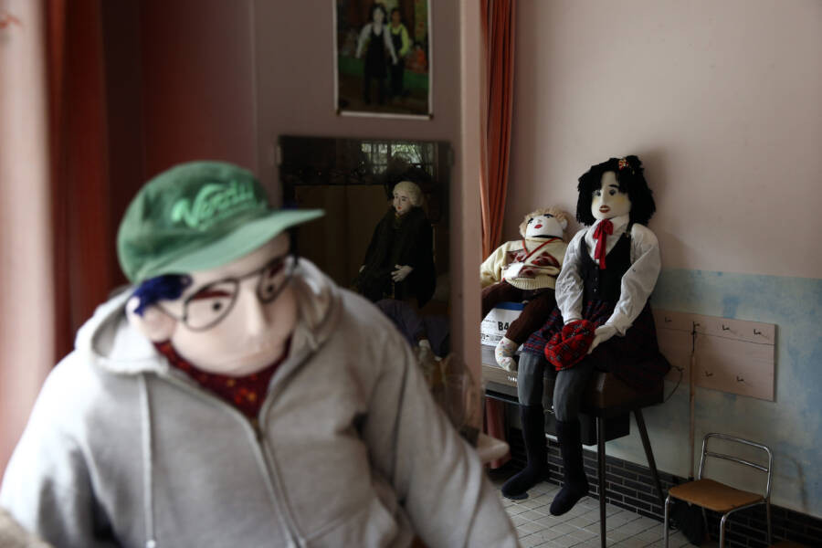 Được mệnh danh là ngôi làng "cô đơn", làng Nagoro nằm sâu trong thung lũng Shikoku, Nhật Bản. Số lượng cư dân sống trong làng giảm rõ rệt trong những thập kỷ qua.