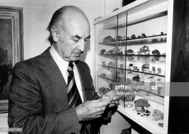 Đây cũng là lý do ông Hofmann bị một bộ phận người dân lên án chỉ trích vì chế tạo ra LSD. Một số người còn gọi đây là sáng chế độc ác nhất thế giới.