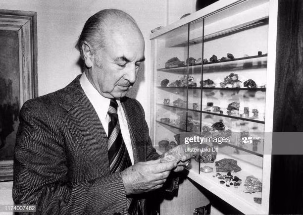 Đây cũng là lý do ông Hofmann bị một bộ phận người dân lên án chỉ trích vì chế tạo ra LSD. Một số người còn gọi đây là sáng chế độc ác nhất thế giới.