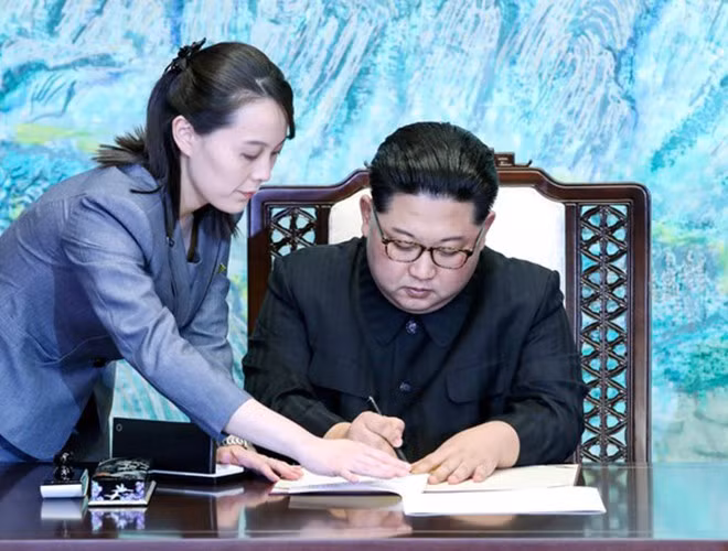 Điều này đã được khẳng định sau động thái mới đây nhất của em gái Chủ tịch Kim Jong-un khi cô lên tiếng đe dọa trả đũa Hàn Quốc, sau vụ việc 1 vài người trốn khỏi Triều Tiên sang Hàn Quốc và gửi truyền đơn công kích về đất nước này