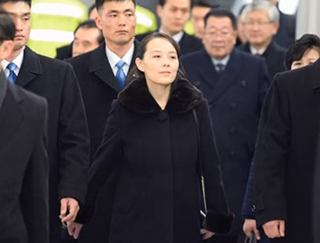 Nhiều chuyên gia nhận định, Kim Yo-jong là người gần gũi và có tầm ảnh hưởng nhất đối với Chủ tịch Triều Tiên. Dù cô không nắm quyền quyết định điều phối nhân sự, song mọi việc cô đều được thông qua. Bên cạnh đó, các thông điệp của cô có sức nặng hơn so với hầu hết các thành viên khác của đảng Lao động Triều Tiên