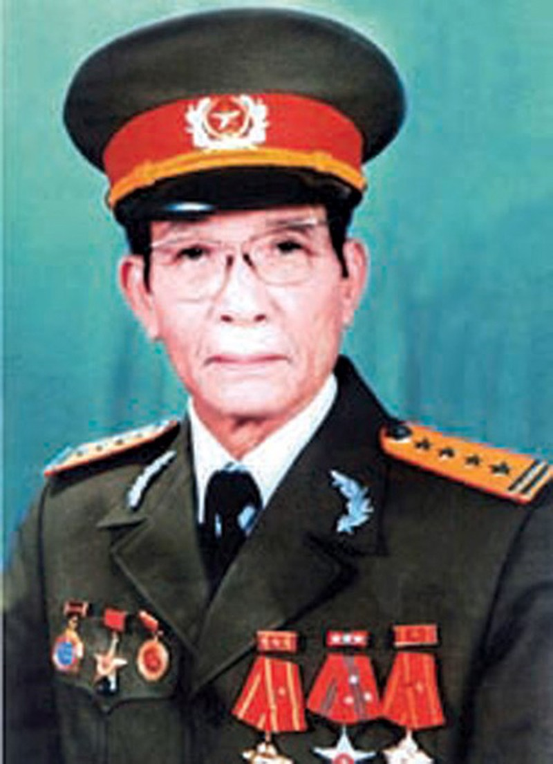 Chan dung nha tinh bao Tran Quoc Huong - nguoi thay cua nhung diep vien lung lay-Hinh-2