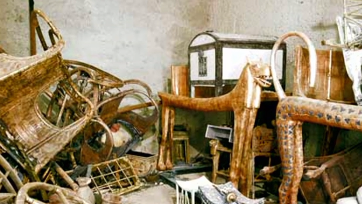 Điều khiến các chuyên gia bất ngờ và cảm thấy khó hiểu là bên trong lăng mộ của Tutankhamun có một báu vật không thuộc về ông.