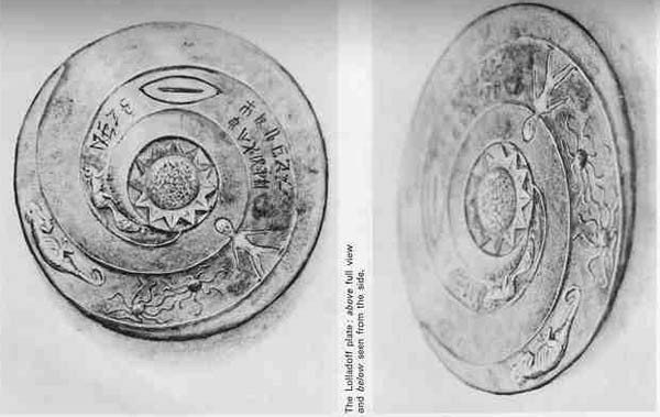 Trên đường rãnh xoắn ốc có chứa các chữ tượng hình rất nhỏ. Sau khi phóng to những chữ này, các chuyên gia giải mã được thông điệp được viết trên đĩa đá Dropa.