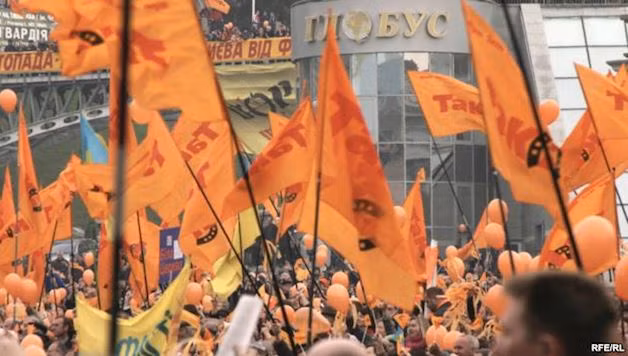 Kết quả cuộc bầu cử lần hai, ông Viktor Yushchenko được tuyên bố thắng cử trước ông Viktor Yanukovych - ứng viên được tuyên bố thắng cử trong cuộc bầu cử lần đầu. Vì vậy, "cách mạng Cam" cũng kết thúc.