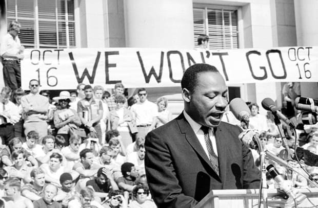 Sau cuộc tuần hành tại thủ đô Washington năm 1963, Martin Luther King Jr. có bài phát biểu để đời "Tôi có một giấc mơ".