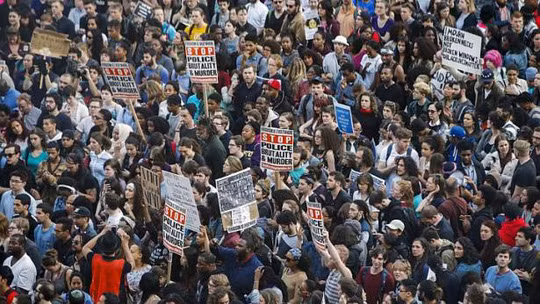 Là quốc gia đa sắc tộc, đa văn hóa và có tốc độ tăng trưởng kinh tế nhanh, Hợp chúng quốc Hoa Kỳ trở thành một trong những quốc gia phát triển hàng đầu thế giới. Thế nhưng, bên cạnh sự phát triển, nước Mỹ đối mặt với một vấn đề nan giải là tình trạng phân biệt chủng tộc.