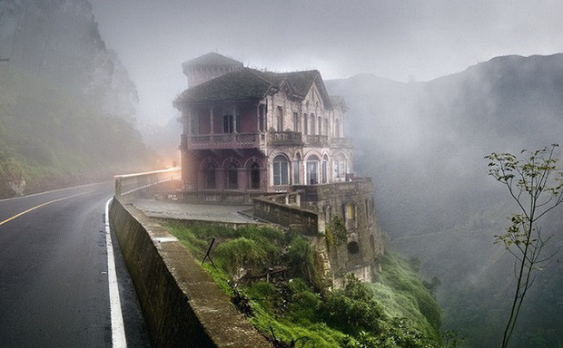 Rùng rợn hơn, một số người tìm đến khách sạn Salto rồi gieo mình xuống sông Bogota tự sát.