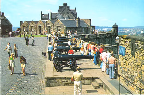 Một số người khác bị giam cầm, tra tấn và chết trong hầm ngục ở lâu đài Edinburg do phạm phải những tội nghiêm trọng khác như trộm cắp, làm lộ bí mật của chủ nhân...