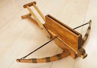 Ra đời vào thế kỷ 4 trước Công nguyên, Chu-Ko-Nu là vũ khí cổ xưa nổi tiếng lịch sử nhân loại. Sáng chế này được ca ngợi đi trước thời đại bởi những ưu điểm vượt trội của nó so với công nghệ thời bấy giờ.