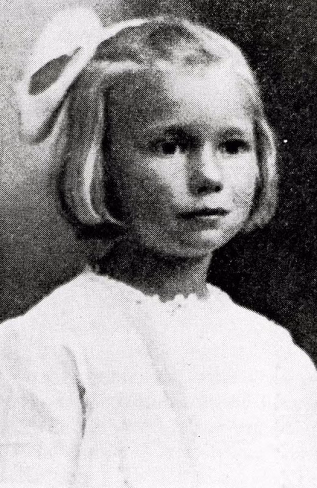 Ví dụ như năm 1914, bé gái 5 tuổi Mary Pierstoff (trong ảnh) trở thành một bưu phẩm được cha mẹ gửi từ thành phố Grangeville tới nhà ông bà ngoại ở Lewiston, bang Idaho.