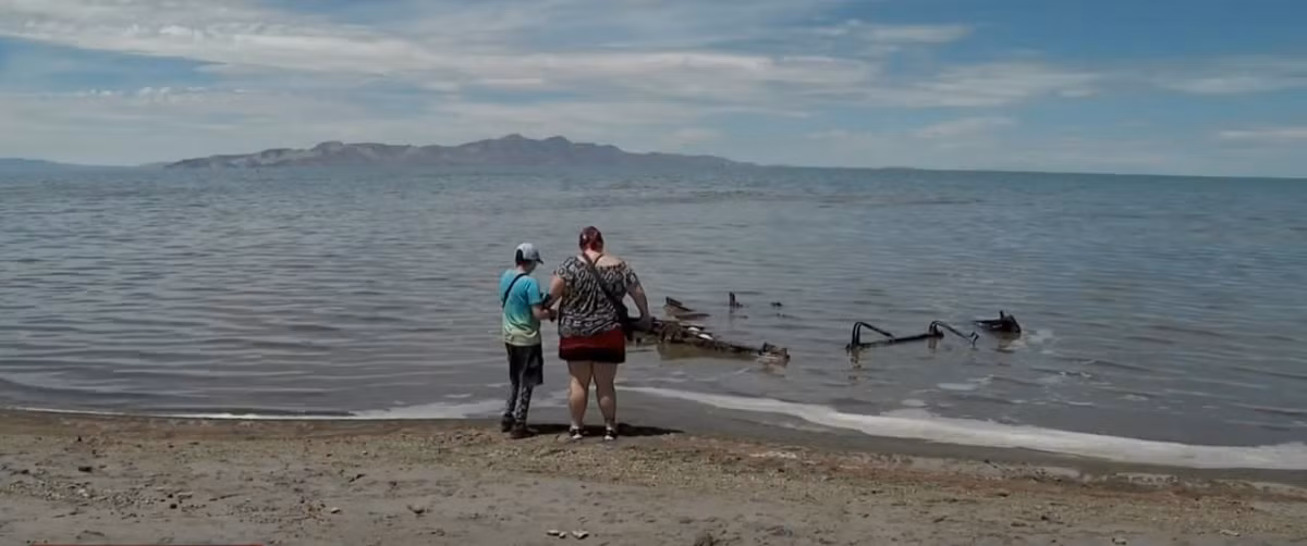 Ông Shearer có 22 năm nghiên cứu về những con tàu bị đắm tại Hồ Muối Lớn. Vì vậy, ông rất hứng thú với xác tàu mới lộ diện.