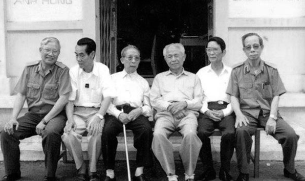 Khi cơ quan in báo đến độ trưởng thành, đáp ứng được yêu cầu của cách mạng, Chính Tổng bí thư Trường Chinh đã chỉ thị cho ông Trần Quốc Hương và Đội công tác dành hẳn một địa điểm bí mật mà chỉ riêng Tổng bí thư lui tới, viết bài và chăm lo cho cả số báo ngay gần cơ sở in báo.