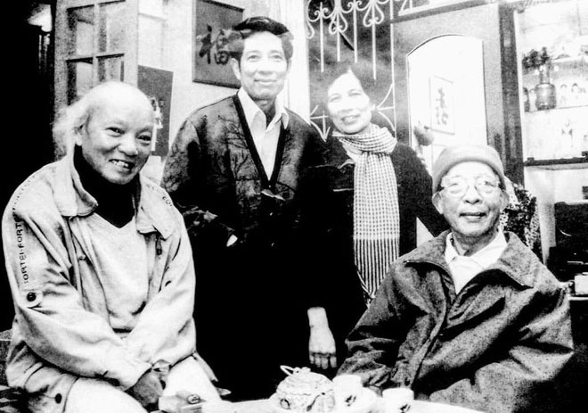 Việc xuất bản báo cách mạng khó khăn, nguy hiểm. Theo Trần Quốc Hương, báo cách mạng ban đầu được in bằng thạch, đất sét, giấy nến. Nhà in báo phải nhiều lần "chạy giặc" để xuất bản.