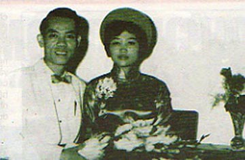 Trong quá trình hoạt động tình báo, để có thể đi khắp nơi và tiếp cận với những nhân vật có quyền lực nhất, tháng 10/1957, theo chỉ đạo của Trần Quốc Hương, Phạm Xuân Ẩn qua Mỹ học ngành báo chí trong hai năm (1957-1959). Ông và là người Việt Nam đầu tiên sang học báo chí tại Mỹ.