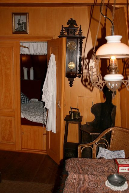 Đặc biệt, khi ngủ trong những chiếc "giường hộp" vào mùa đông, không gian kín của nó giúp con người ấm áp hơn.