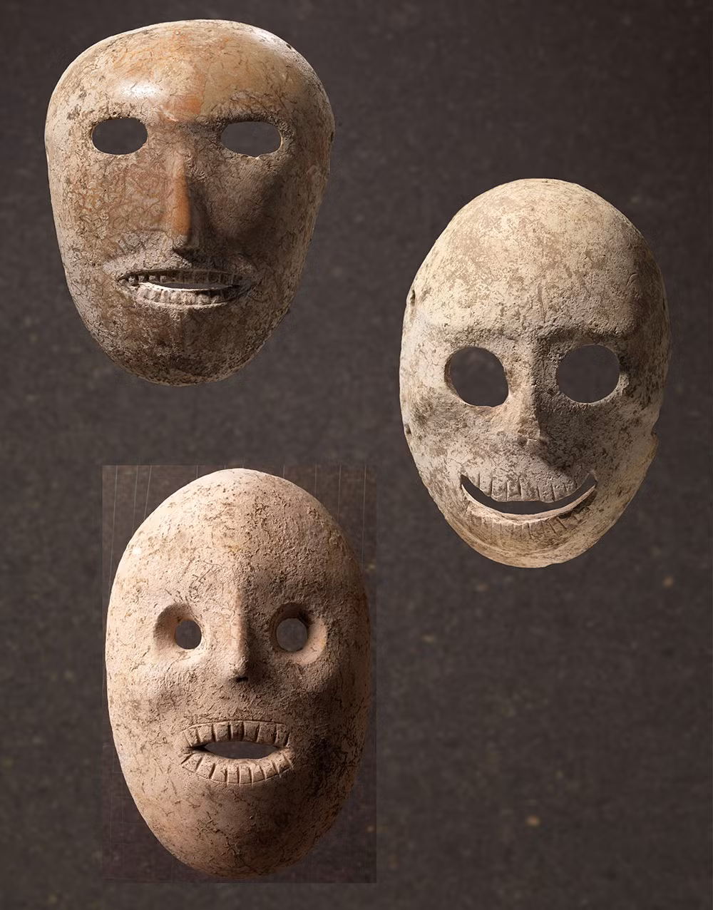 Chiếc mặt nạ hơn 9.000 tuổi này được các chuyên gia suy đoán có thể tượng trưng cho người đã chết.