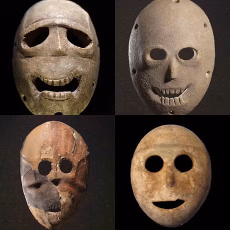 Dù bị chôn vùi nhiều thế kỷ nhưng những chiếc mặt nạ này vẫn còn gần như nguyên vẹn.