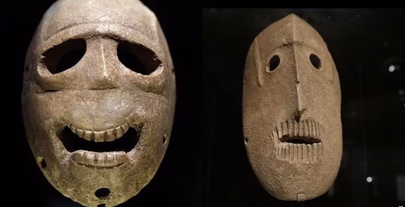 Chính điều này khiến các chuyên gia nghi ngờ mặt nạ được làm theo tỷ lệ gương mặt của người thật.