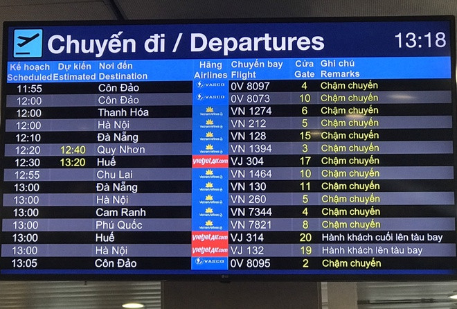 May bay truot khoi duong bang, san bay Tan Son Nhat tam dung hoat dong-Hinh-3