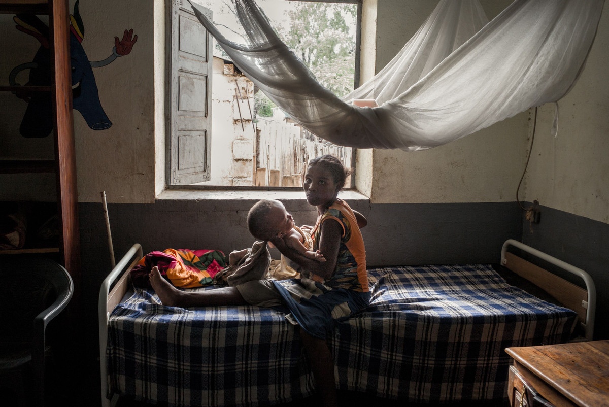 Dù cấm nuôi động vật nhưng dân làng Mafi Dove có thể mang những con vật từ nơi khác về để giết thịt, chế biến món ăn.