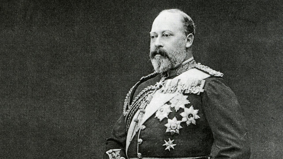 Theo đó, sau khi kế vị từ mẹ, Vua Edward VII trở thành ông hoàng tai tiếng trong lịch sử Anh với những "vết nhơ" khó có thể xóa mờ.