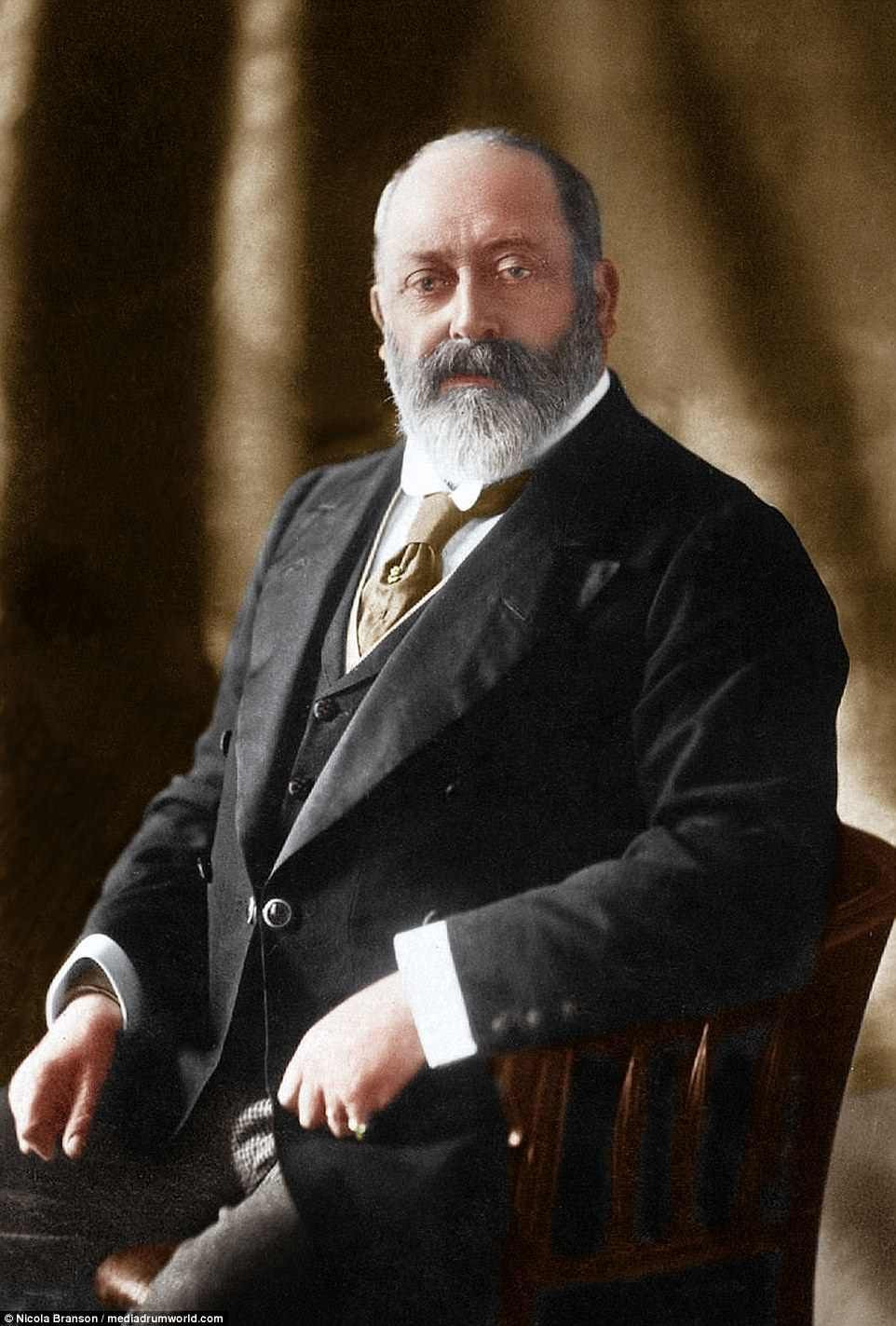 Sau khi cha chết, vị hoàng tử tiếp tục lối sối trụy lạc khiến mẹ của ông ngày càng thất vọng cho đến lúc qua đời năm 1901.