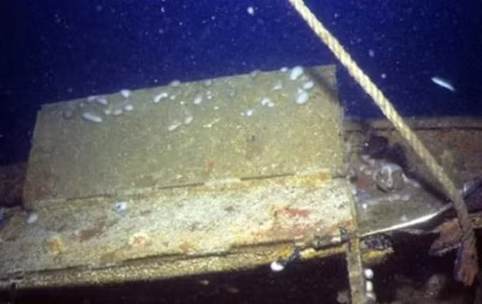 Cơ quan chức năng chỉ tìm thấy một số mảnh vỡ còn sót lại của tàu ngầm HNLMS O 16.