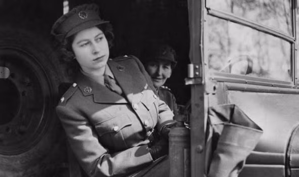 Trước khi trở thành Nữ hoàng Anh, Elizabeth khi ấy là công chúa đã phục vụ đất nước khi Anh tham gia vào Chiến tranh thế giới 2.