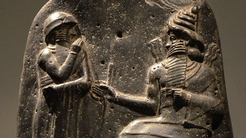 Dưới sự trị vì của vua Hammurabi (từ năm 1792 trước Công nguyên - 1750 trước Công nguyên), Babylon đạt được nhiều thành tựu trong các lĩnh vực kinh tế, văn hóa, quân sự, chính trị.