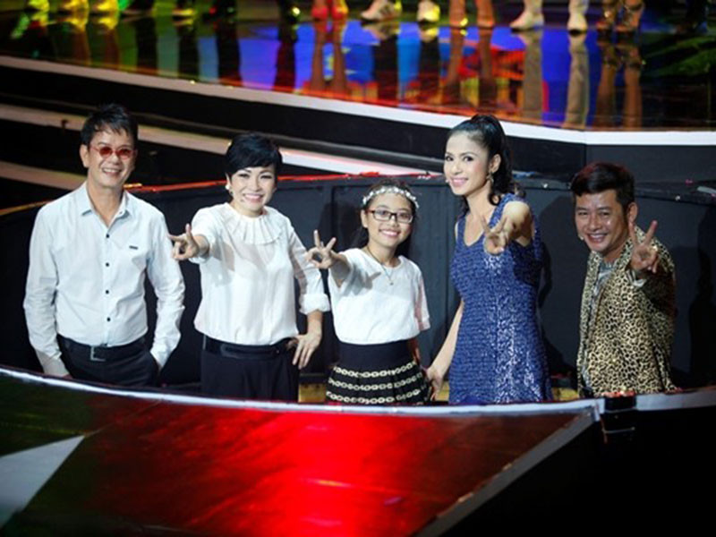 Việc Phương Mỹ Chi làm giám khảo gameshow đã 2 lần gây tranh cãi. Lần đầu tiên, em ngồi ghế nóng Cùng nhau tỏa sáng ở tuổi 12. Lần thứ 2, Phương Mỹ Chi làm giám khảo Giọng hát Việt nhí 2019 ở vòng thách đấu. Ảnh: Đời sống pháp luật