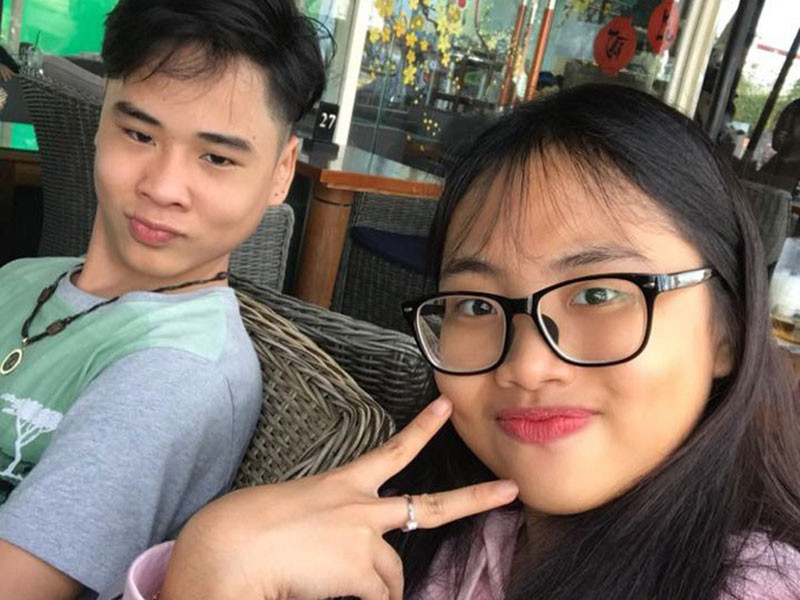 Ở tuổi 15, Phương Mỹ Chi bị nghi ngờ có bạn trai khi đăng ảnh gục đầu trên vai một chàng trai trẻ. Trước nghi vấn yêu sớm, em khẳng định đây chỉ là hình chụp với người bạn thân Quang Nhật.