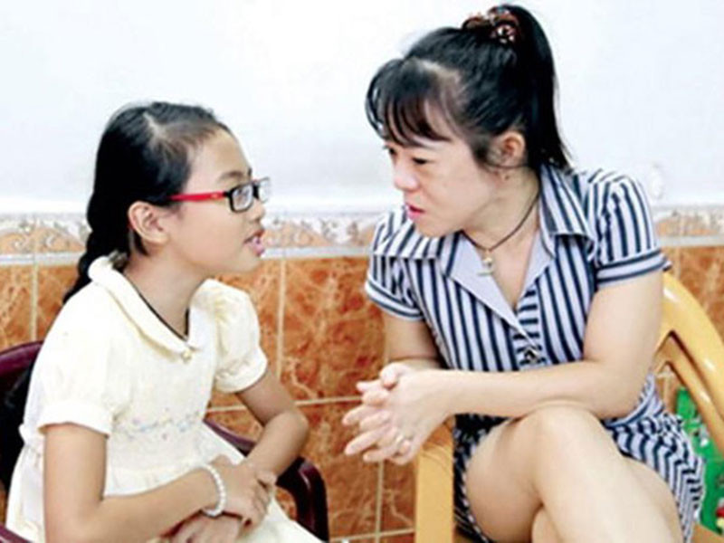 Năm 2017, Phương Mỹ Chi rơi vào tâm điểm của dư luận bởi ồn ào mâu thuẫn với gia đình bên nội cũng như lùm xùm bị tố vô ơn, không chào hỏi với Phương Quế Như - người cô ruột đồng thời là người thầy dìu dắt Phương Mỹ Chi. Ảnh: Gia đình và xã hội