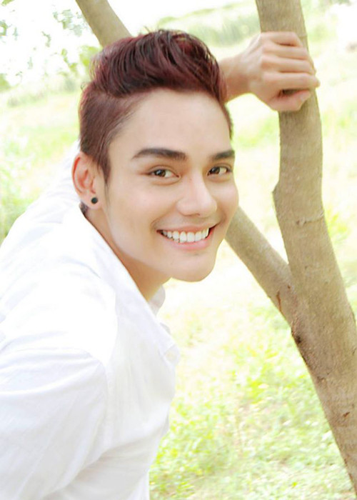 Cao Hữu Thiên giải thích rằng do vấn đề di chuyển trên sân khấu, không nghe được nhạc khiến cho anh bị trễ nhịp. Để tránh gây thêm ồn ào, nam ca sĩ chọn cách khóa trang cá nhân.