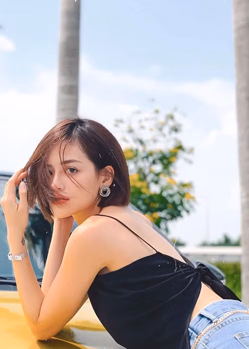 Thùy Anh đã khăn gói từ TP. HCM ra Hà Nội nhiều tháng trời, cùng đoàn phim "Tình yêu và tham vọng" rong ruổi đến nhiều địa điểm.