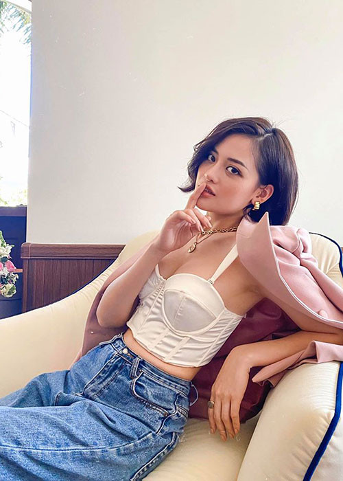 "Thời tiết ở miền Bắc cũng thay đổi thất thường nên nhiều khi sức khỏe không được đảm bảo", cô chia sẻ về khó khăn lớn nhất khi ra Hà Nội đóng phim.