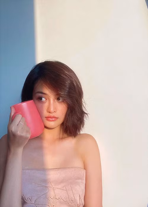 Nữ diễn viên phim "Tình yêu và tham vọng" tự tin khoe cơ thể với số đo 3 vòng quyến rũ.