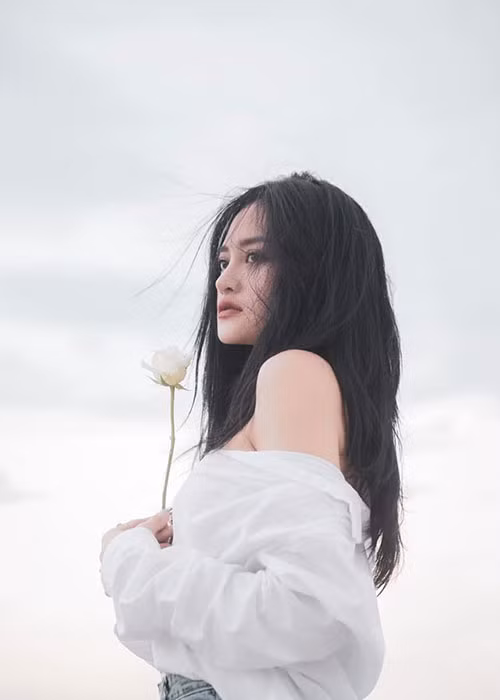 Thùy Anh luôn chịu khó làm mới bản thân với phong cách thời trang đa dạng.