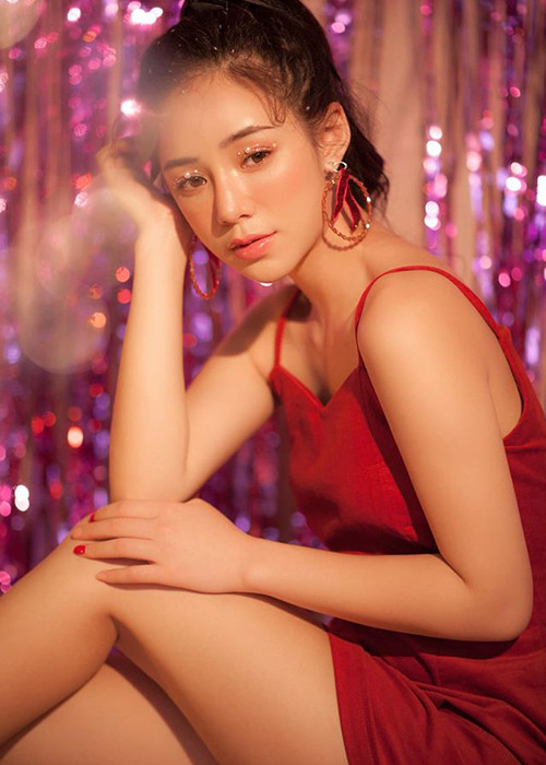 Quỳnh Kool từng tiết lộ cô gặp không ít lời đề nghị khiếm nhã như "bao nhiêu tiền 1 đêm", "1000 USD 1 đêm"... nhưng cô không trả lời.