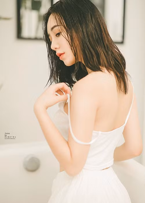 Trong bộ phim đang lên sóng "Nhà trọ Balanha", Quỳnh Kool vào vai Nhi - cô sinh viên trường điện ảnh ngốc nghếch.