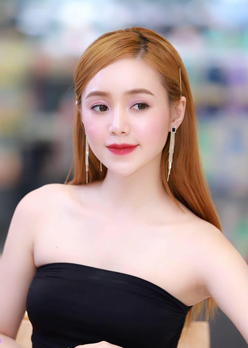 Quỳnh Kool có làn da trắng mịn, đẹp không tỳ vết.