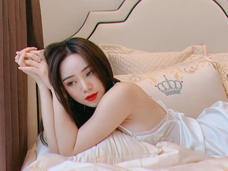 Trước đó, Quỳnh Kool được biết đến là hot girl đóng các phim chiếu mạng.