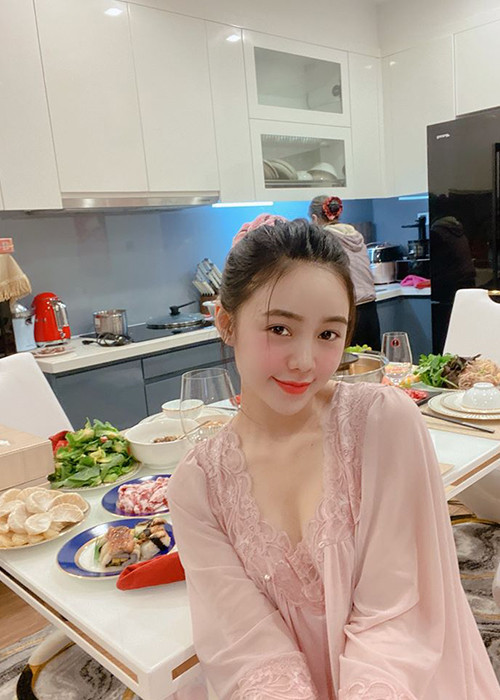 Quỳnh Kool ngày càng gợi cảm sau khi trở lại cuộc sống độc thân.