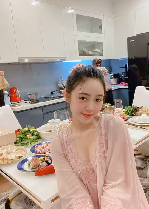 Quỳnh Kool ngày càng gợi cảm sau khi trở lại cuộc sống độc thân.