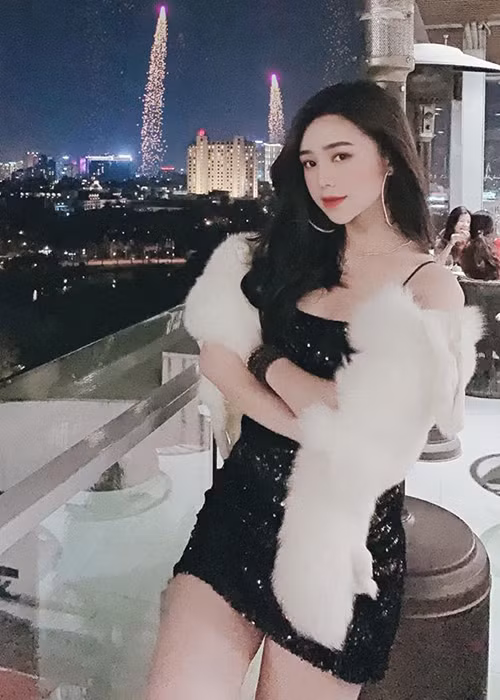 Quỳnh Kool sở hữu nhan sắc xinh đẹp nên không khó hiểu cô được nhiều người theo đuổi.