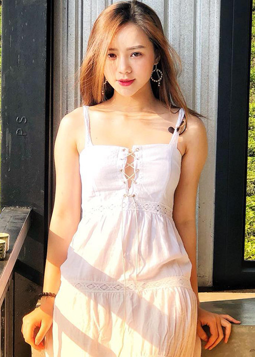 Người đẹp gốc Thái Bình theo đuổi hình ảnh gợi cảm nhưng không quá phản cảm.