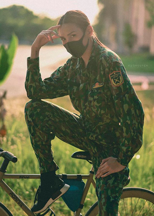 Bộ ảnh của siêu mẫu 9x được thực hiện bởi Hảo Nguyễn. Cả hai cùng ở một nơi cách ly.