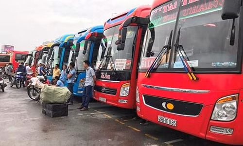 Xe khach lien tinh hoat dong ra sao sau noi long cach ly xa hoi?