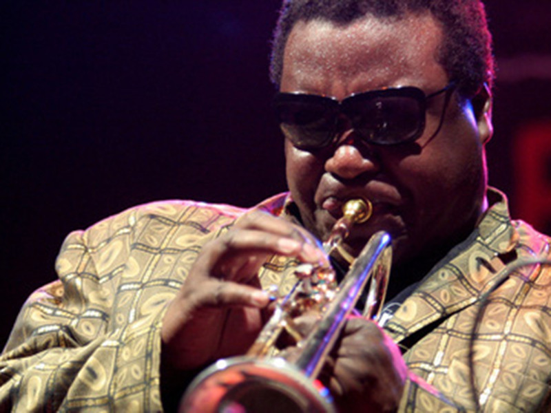 Nghệ sĩ kèn trumpet nổi tiếng Mỹ Wallace Roney cũng mắc COVID-19 và không may ra đi ở tuổi 60. Theo The Guardian, nam nghệ sĩ từng đoạt giải Grammy năm 1994 cho album "A tribute to miles". Ảnh: Người lao động