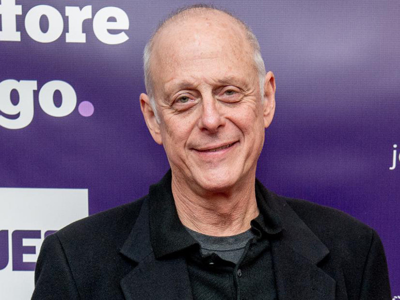 Nam diễn viên Mark Blum được chẩn đoán mắc COVID-19, sau đó qua đời ở tuổi 70. Ông từng đóng các bộ phim nổi tiếng như: Desperately Seeking Susan, Crocodile Dundee, You, Mozart in the Jungle, Succession, NYPD Blue. Ảnh: CNN